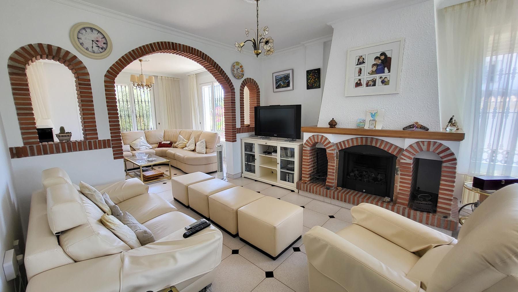 Villa in Marbella East, Elviria, Marbella East, 2/12
