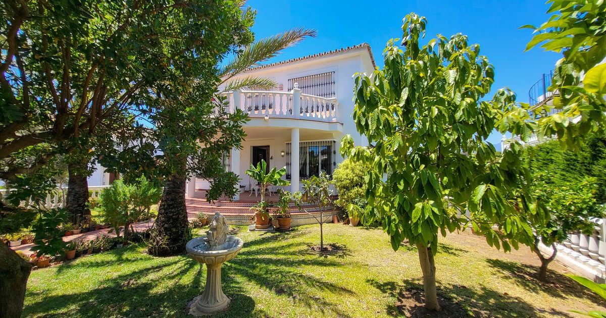 Villa in Marbella East, Elviria, Marbella East, 6/12