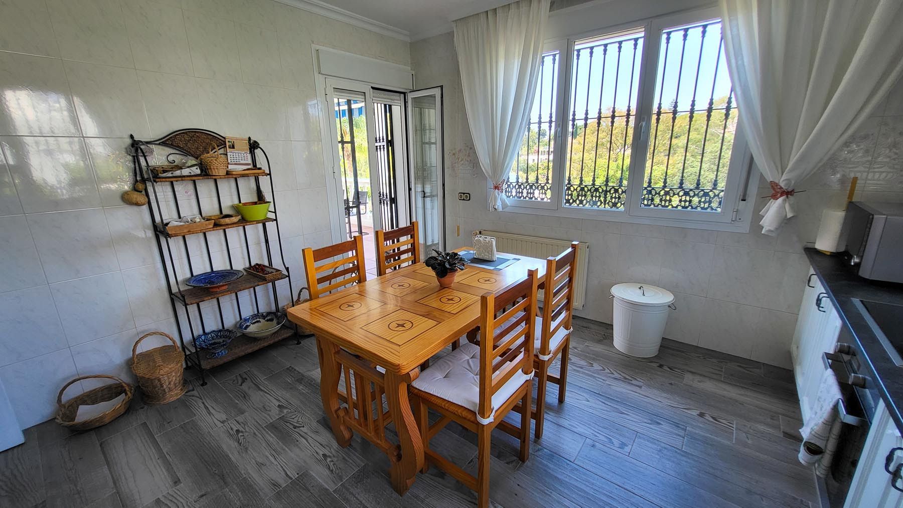Villa in Marbella East, Elviria, Marbella East, 10/12
