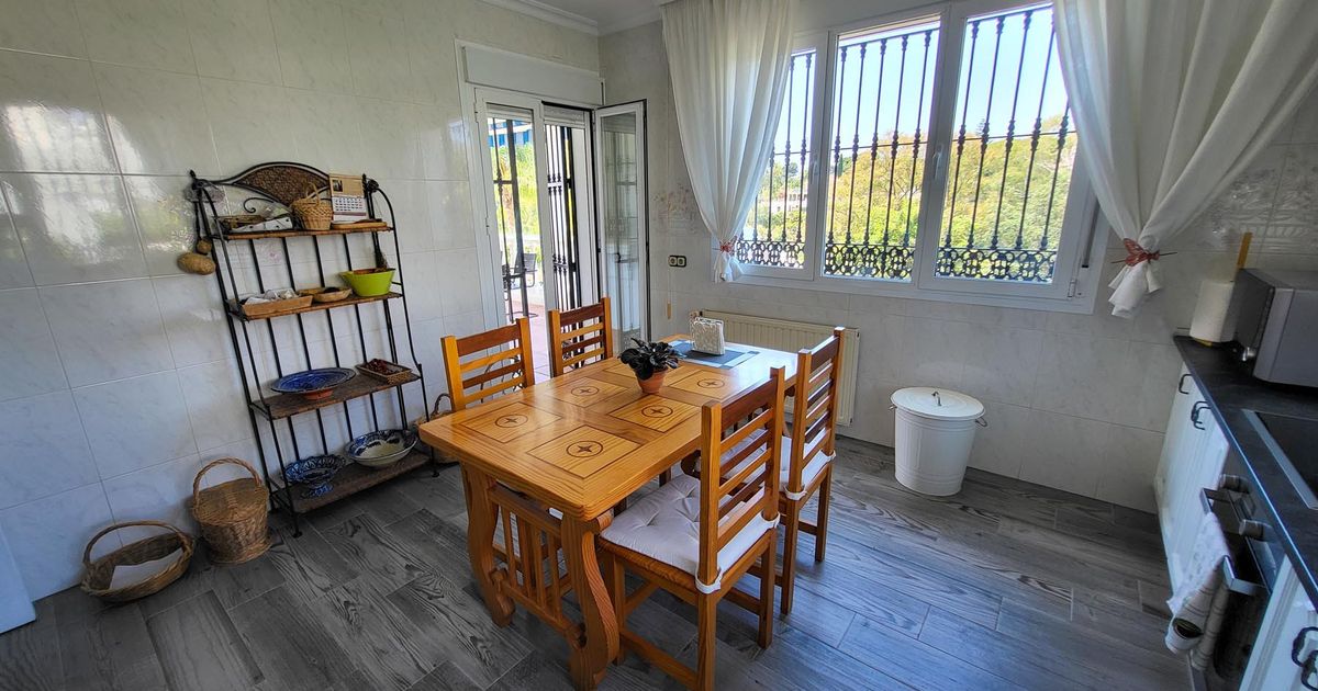 Villa in Marbella East, Elviria, Marbella East, 10/12
