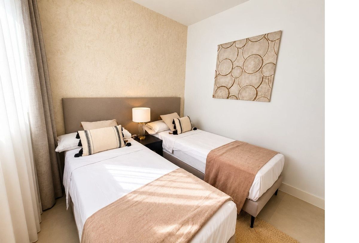 Middle Floor Apartment in Higueron, Higueron, 12/12