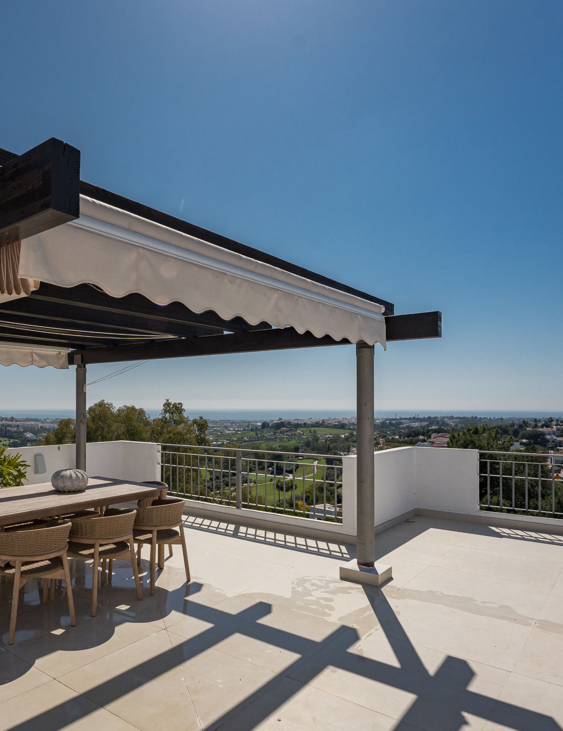Dwupoziomowy Penthouse w Benahavís, La Quinta, Benahavis, 1/12