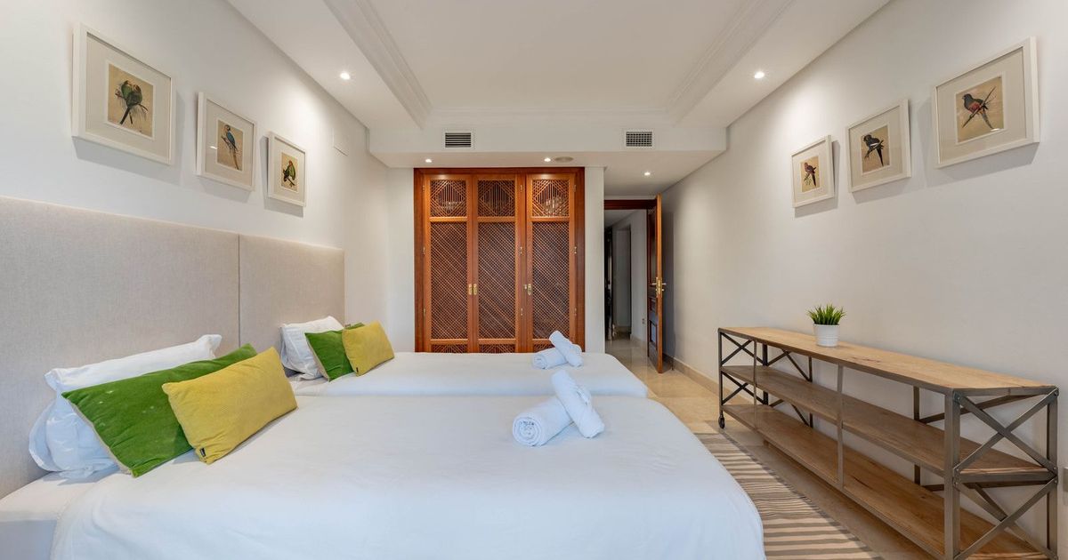 Middenverdieping appartement in Estepona, Estepona, 12/12