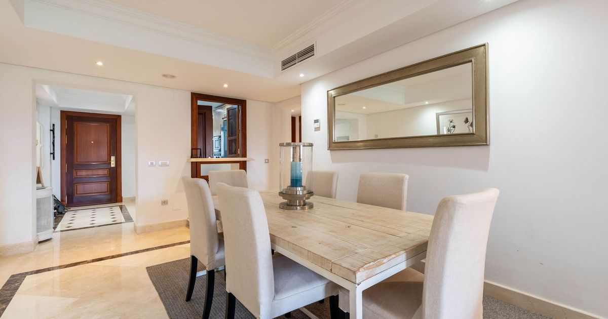 Middenverdieping appartement in Estepona, Estepona, 6/12