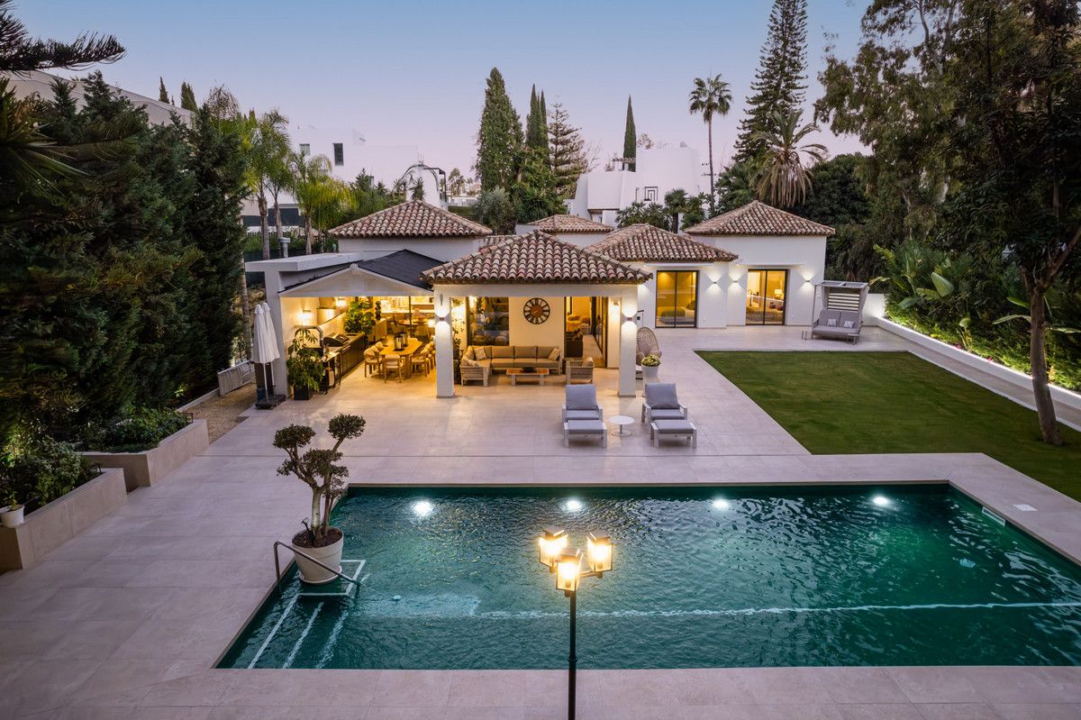 Freistehende Villa in Nueva Andalucía, Nueva Andalucía, 1/12