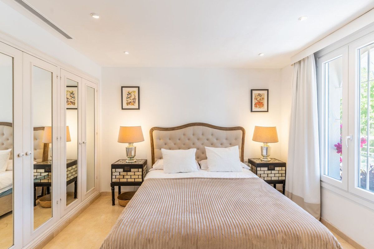 Middle Floor Apartment in Estepona, Estepona, 11/12