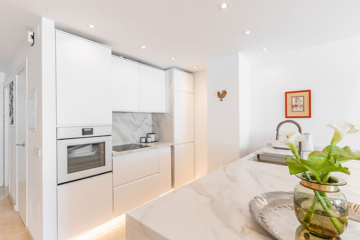 Middle Floor Apartment in Estepona, Estepona, 3/12