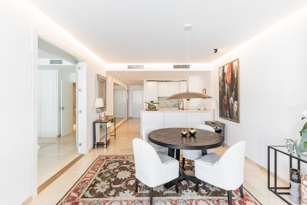 Middle Floor Apartment in Estepona, Estepona, 4/12