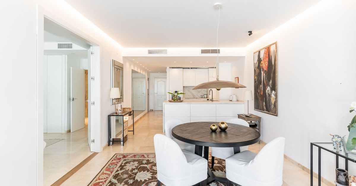 Middle Floor Apartment in Estepona, Estepona, 4/12