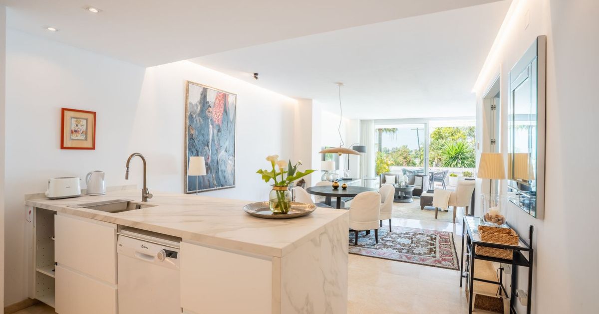 Middle Floor Apartment in Estepona, Estepona, 5/12