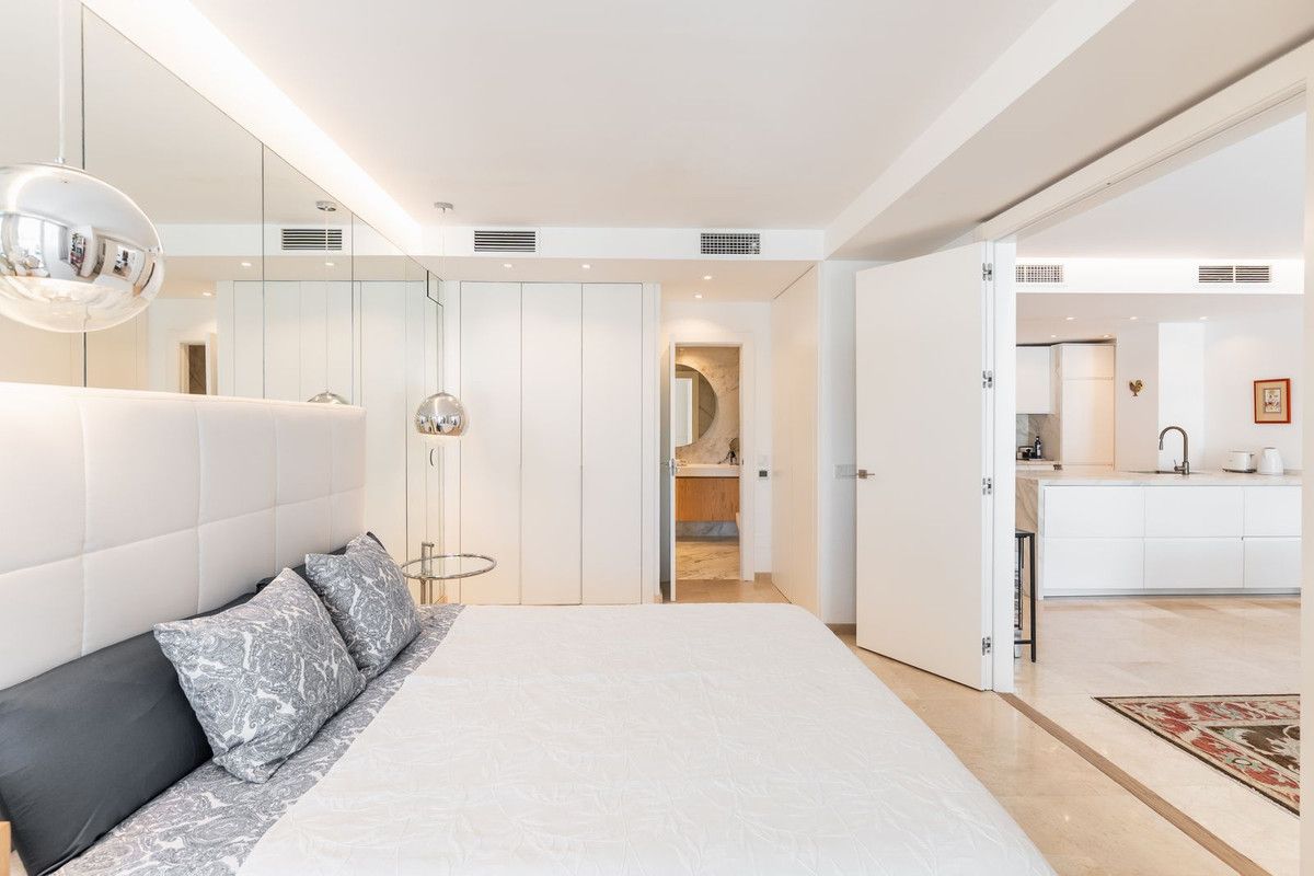 Middle Floor Apartment in Estepona, Estepona, 10/12