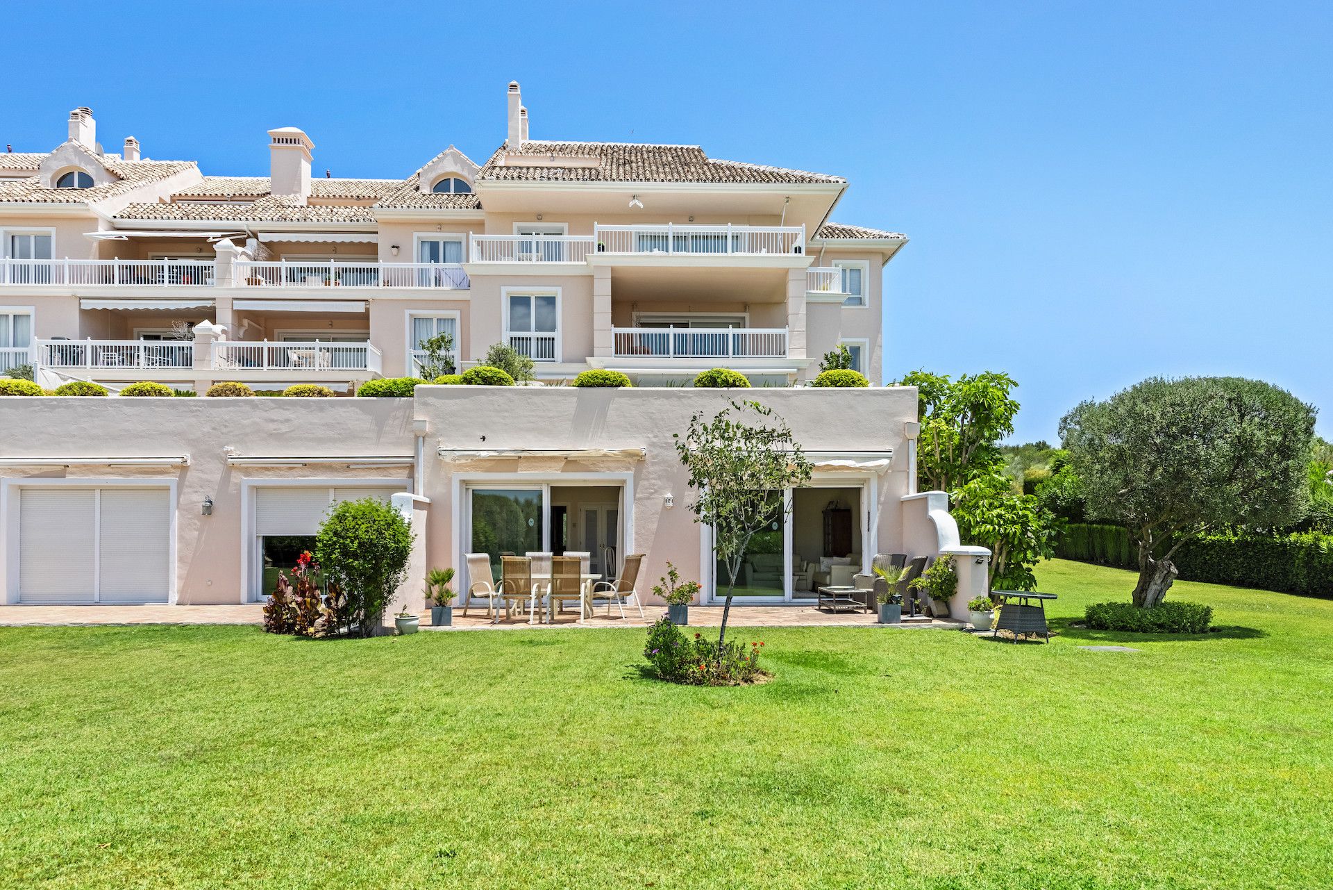 Apartamento en Planta Baja en Benahavis, Los Flamingos, Benahavis, 11/12
