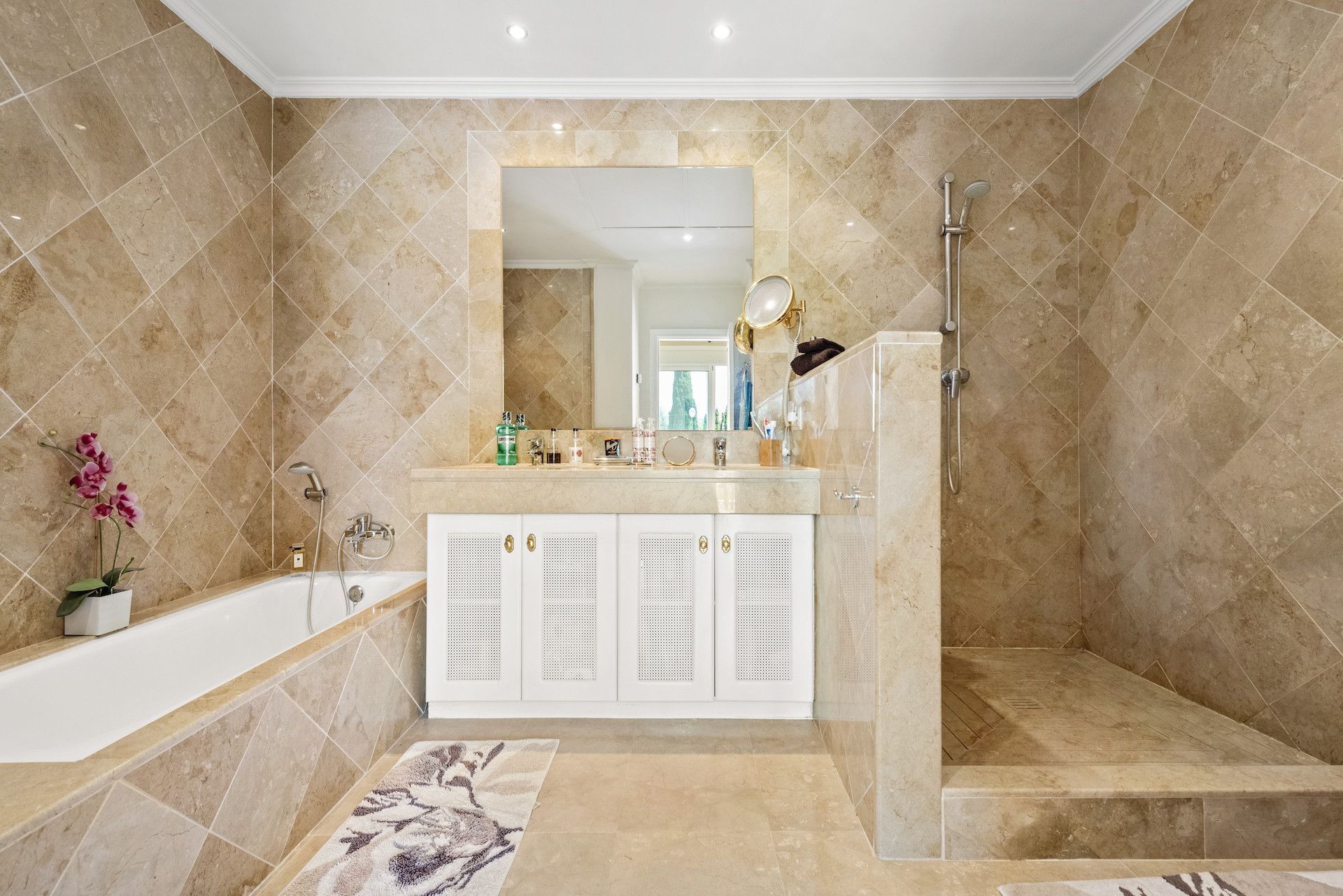 Apartamento en Planta Baja en Benahavis, Los Flamingos, Benahavis, 8/12