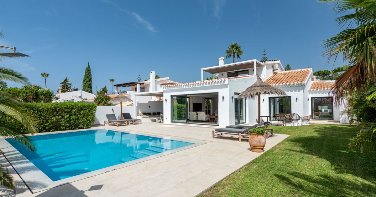 Villa in Marbella East, Elviria, Marbella East, 1/12