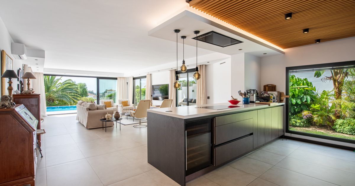 Villa in Marbella East, Elviria, Marbella East, 3/12