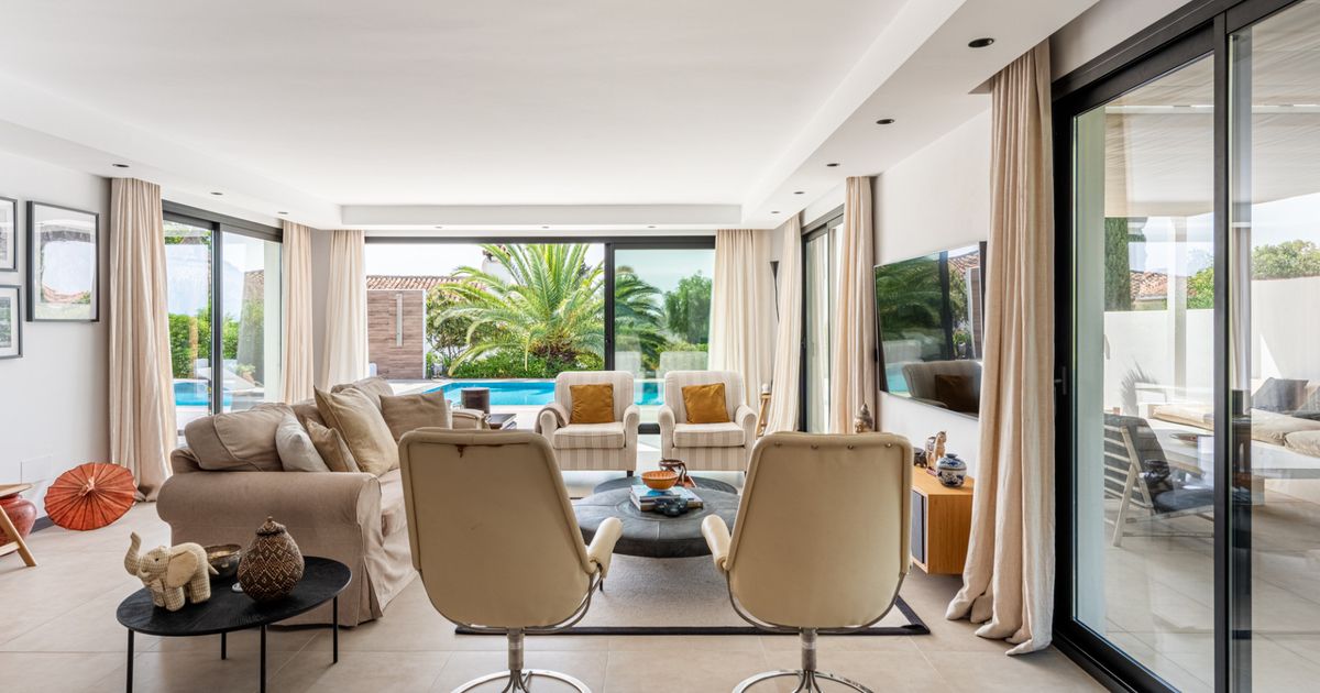 Villa in Marbella East, Elviria, Marbella East, 8/12