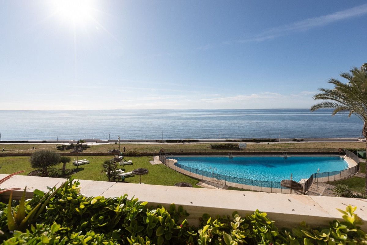 Квартира на среднем этаже в Estepona, Estepona, 1/12