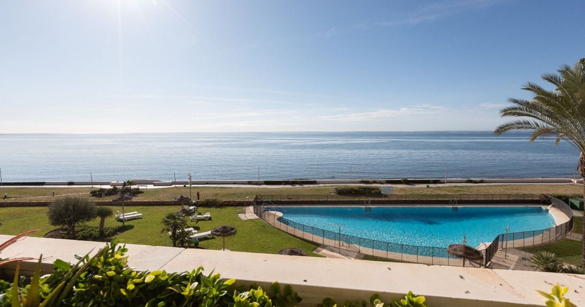 Квартира на среднем этаже в Estepona, Estepona, 1/12