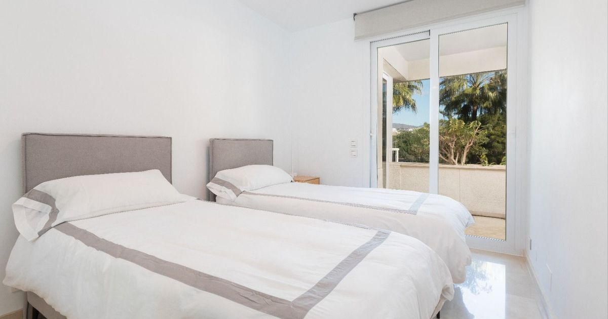 Квартира на среднем этаже в Estepona, Estepona, 6/12