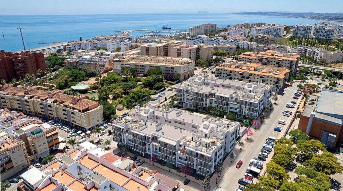 Middle Floor Appartement in Estepona, Estepona, 2/12