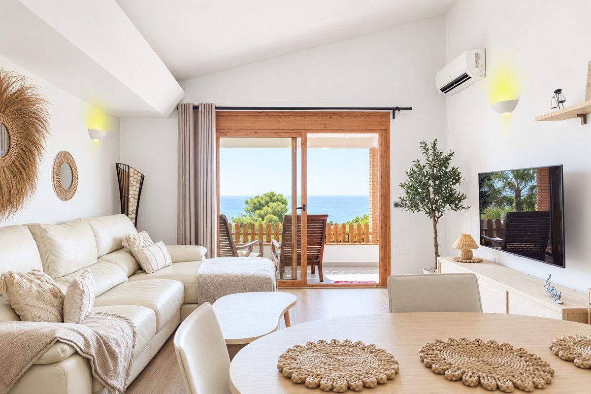Semi-Detached House in Estepona, Estepona, 4/12