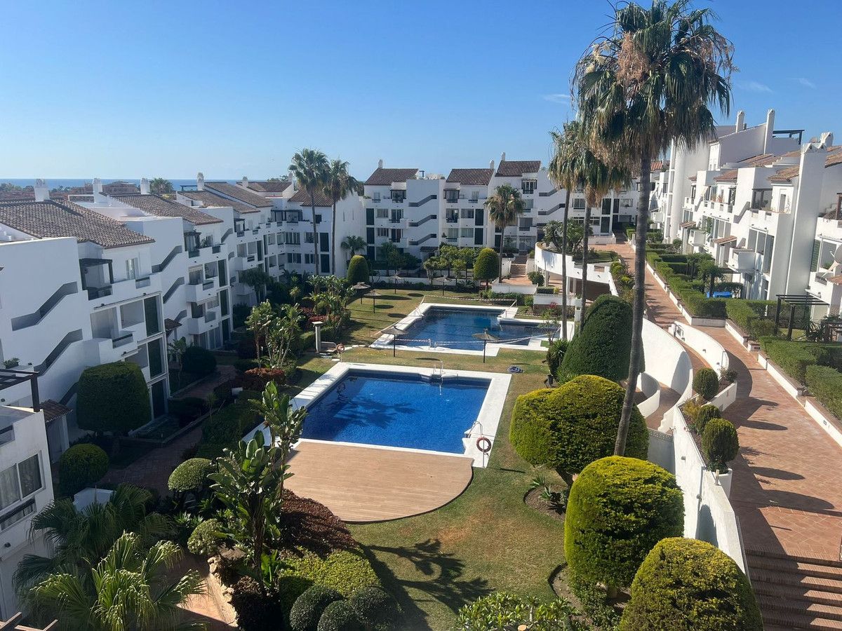 Middle Floor Apartment in Bel Air, Bel Air, 2/12