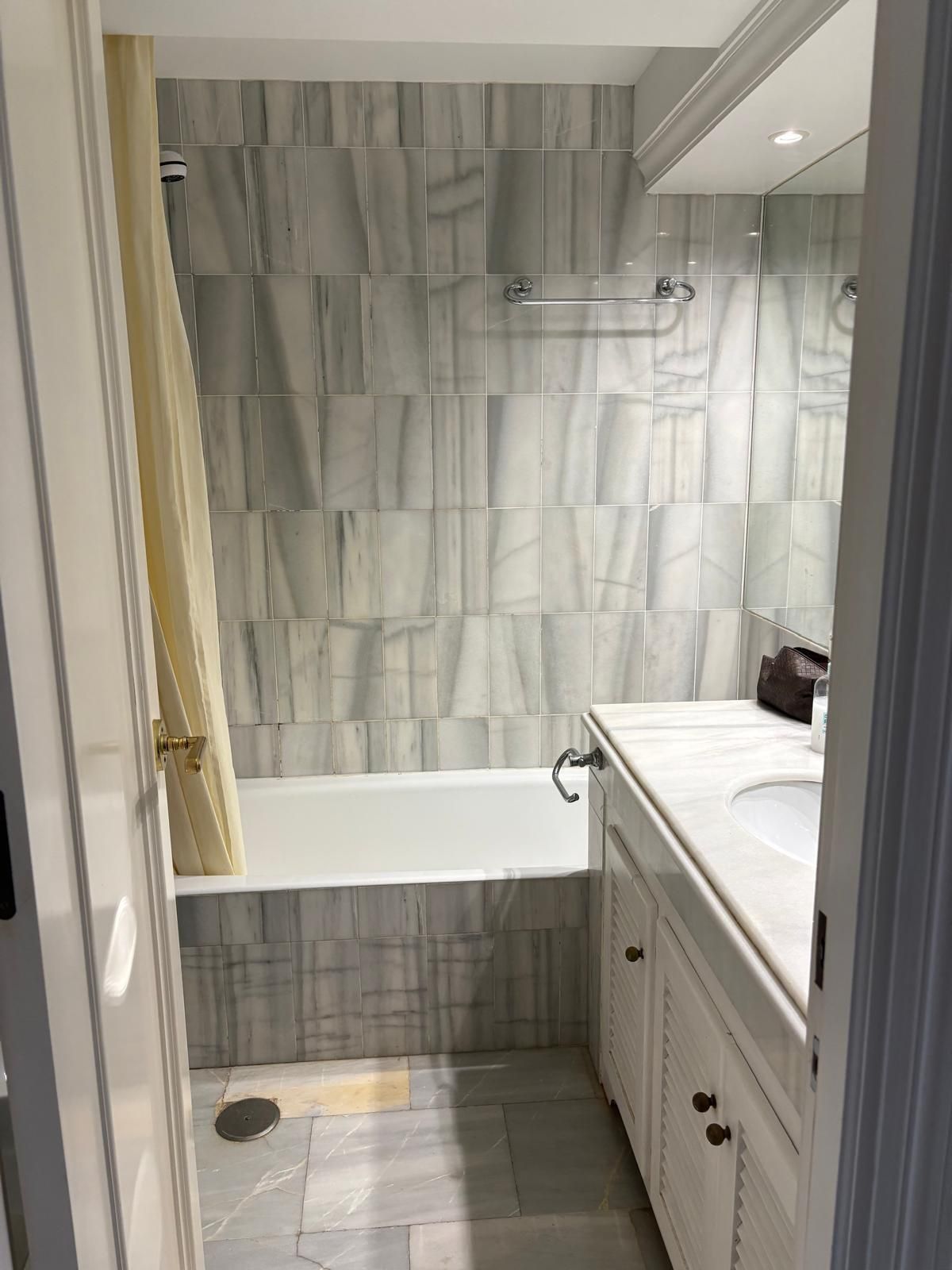 Middle Floor Apartment in Bel Air, Bel Air, 11/12