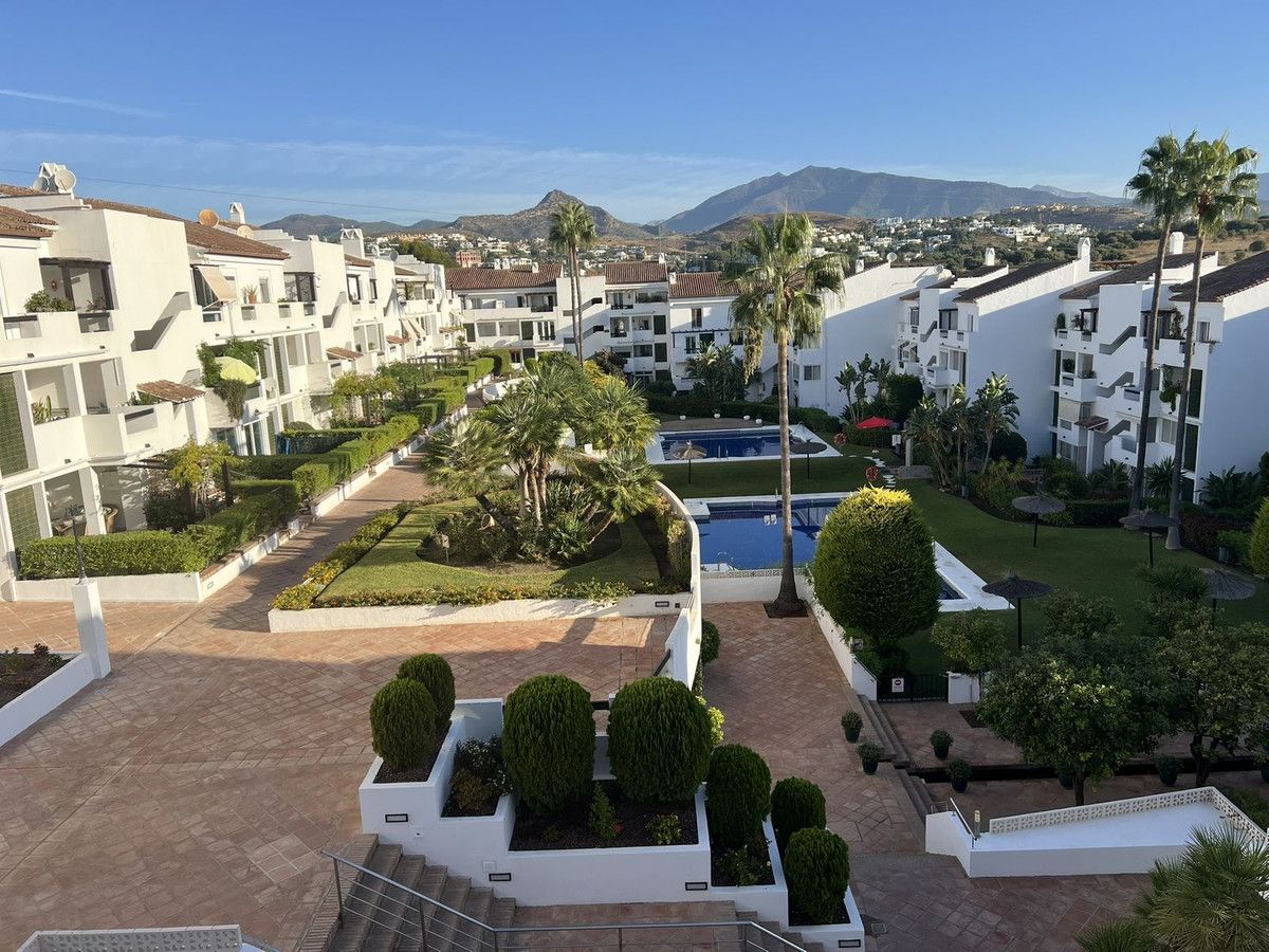 Middle Floor Apartment in Bel Air, Bel Air, 12/12
