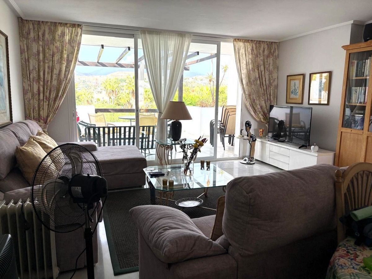 Middle Floor Apartment in Bel Air, Bel Air, 4/12