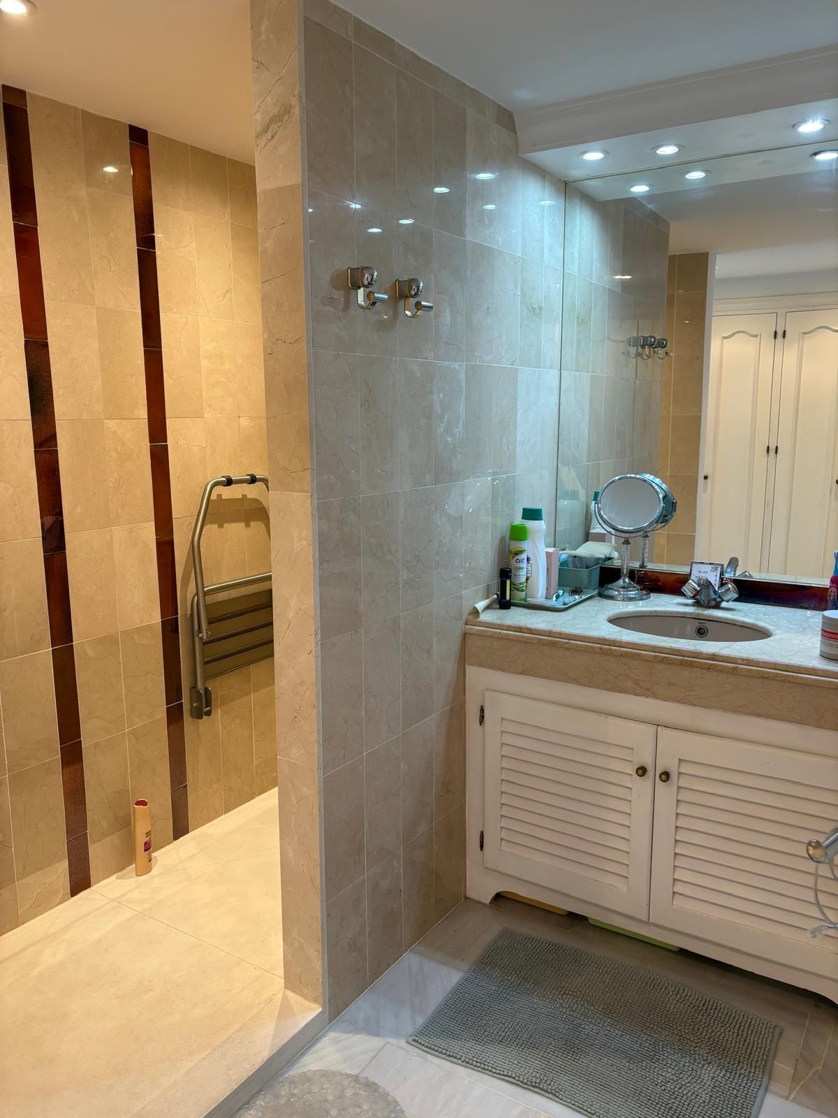 Middle Floor Apartment in Bel Air, Bel Air, 10/12