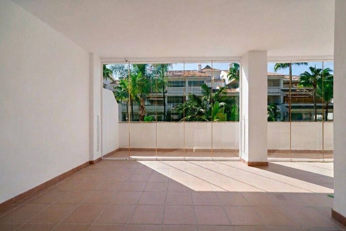 Erdgeschosswohnung in Marbella, Marbella, 6/12