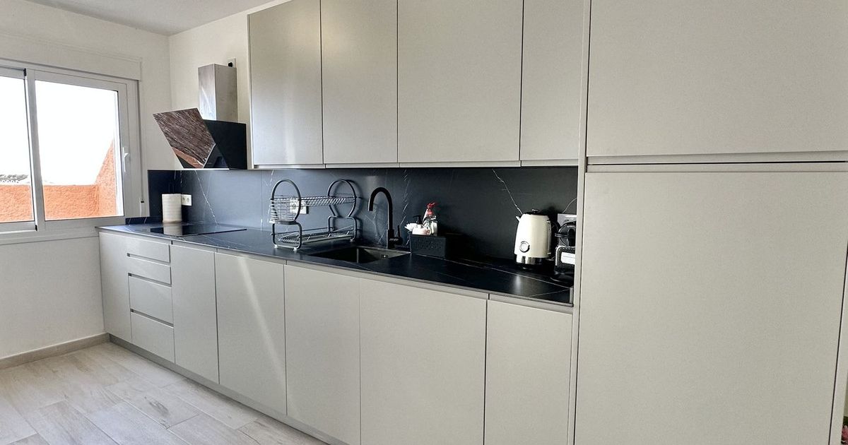 Appartement op de middelste verdieping in Calahonda, Calahonda, 12/12