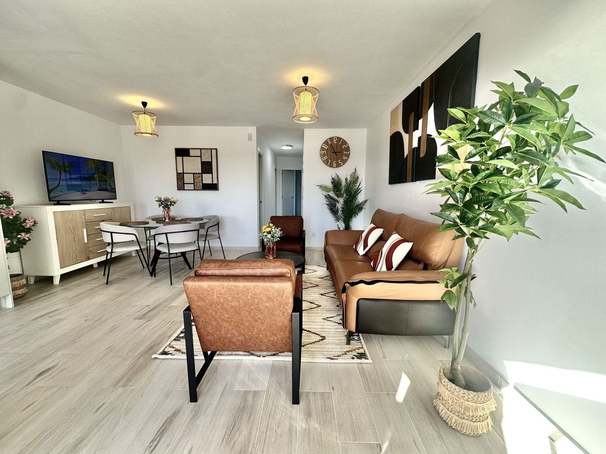 Appartement op de middelste verdieping in Calahonda, Calahonda, 4/12