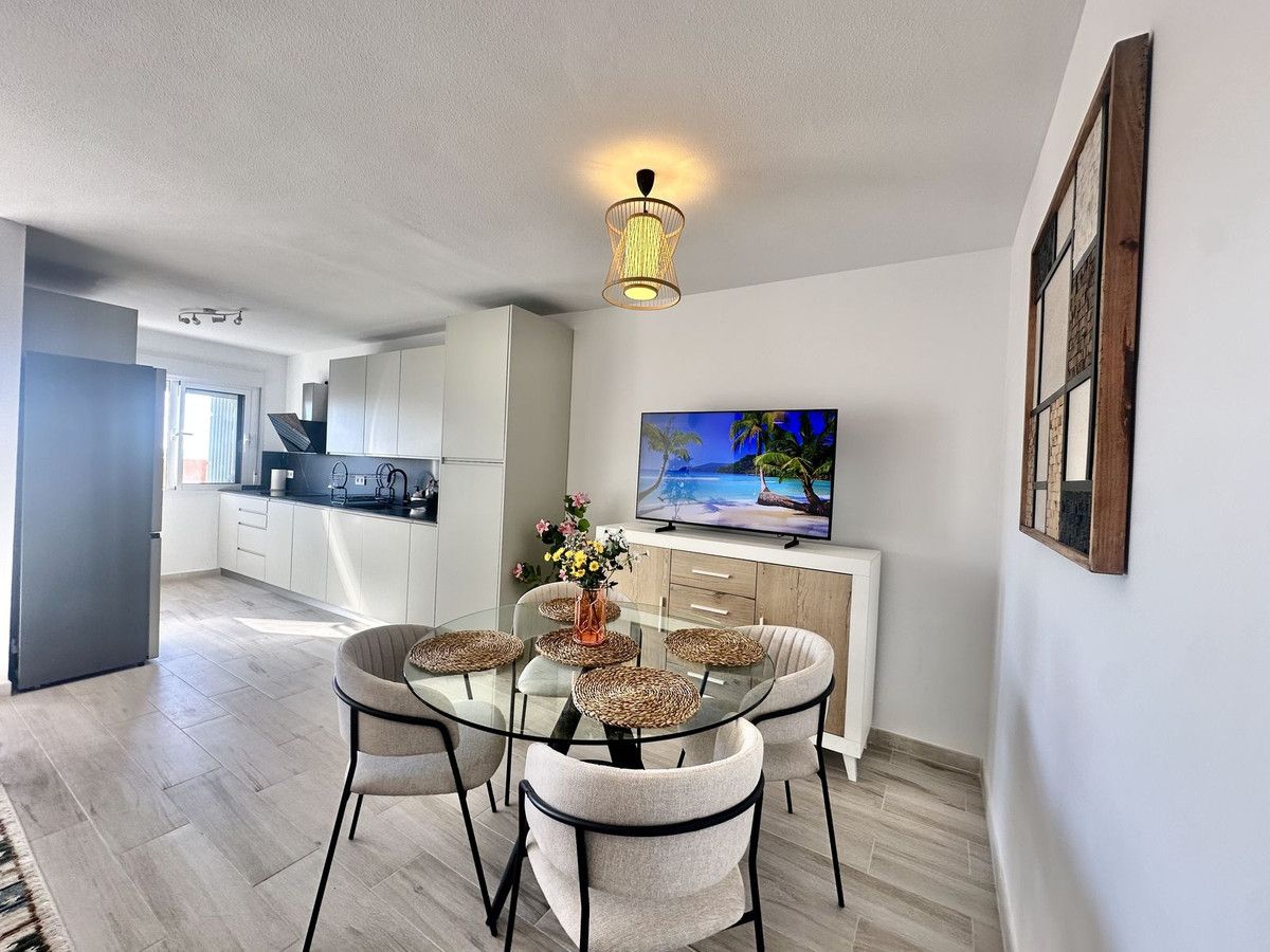 Appartement op de middelste verdieping in Calahonda, Calahonda, 7/12