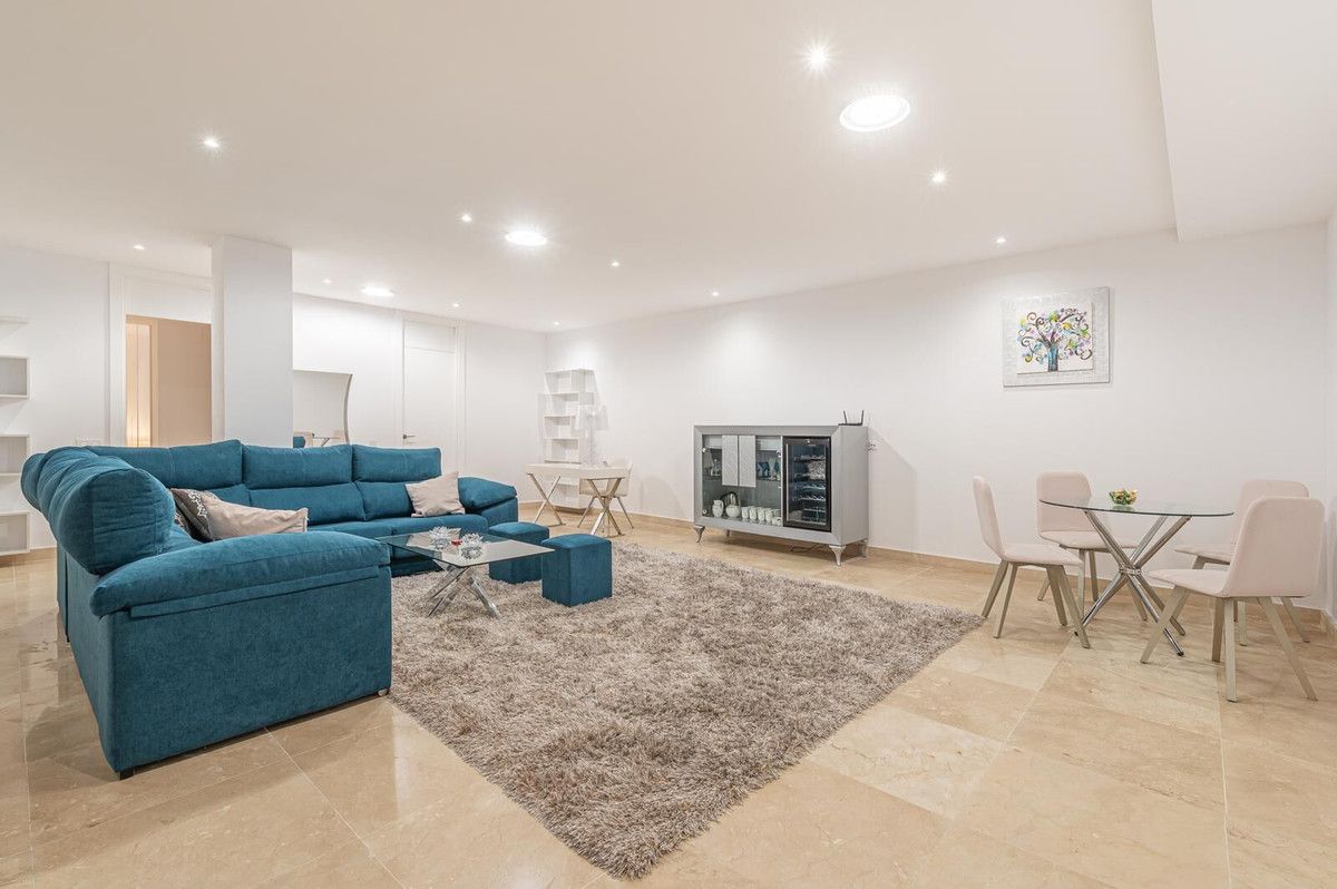 Detached Villa in Marbella, Marbella, 6/12