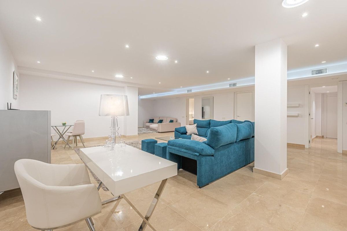 Detached Villa in Marbella, Marbella, 7/12