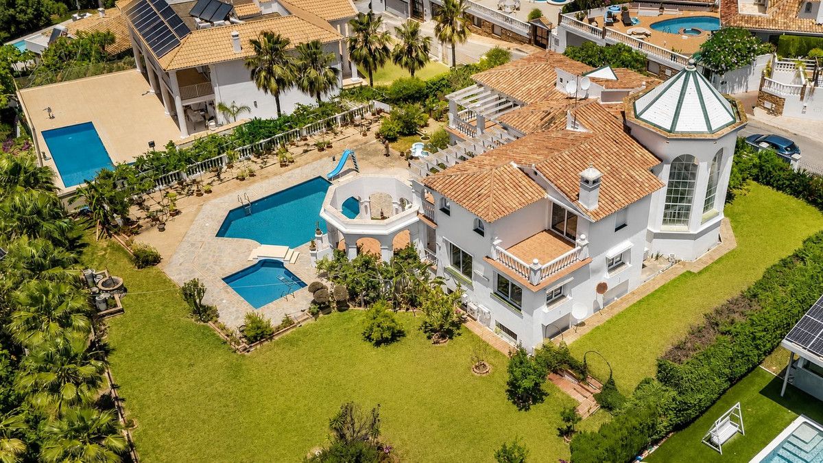 Отдельная вилла в Torrequebrada, Torrequebrada, 3/12