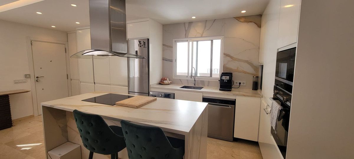Middle Floor Apartment in Puerto Banús, Puerto Banús, 5/12