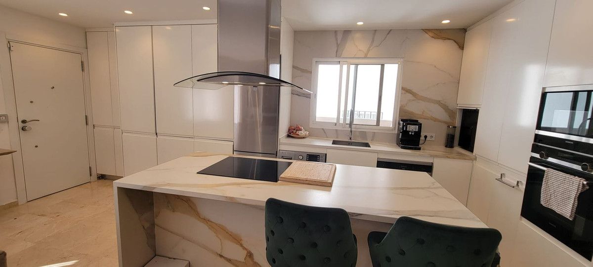 Middle Floor Apartment in Puerto Banús, Puerto Banús, 8/12