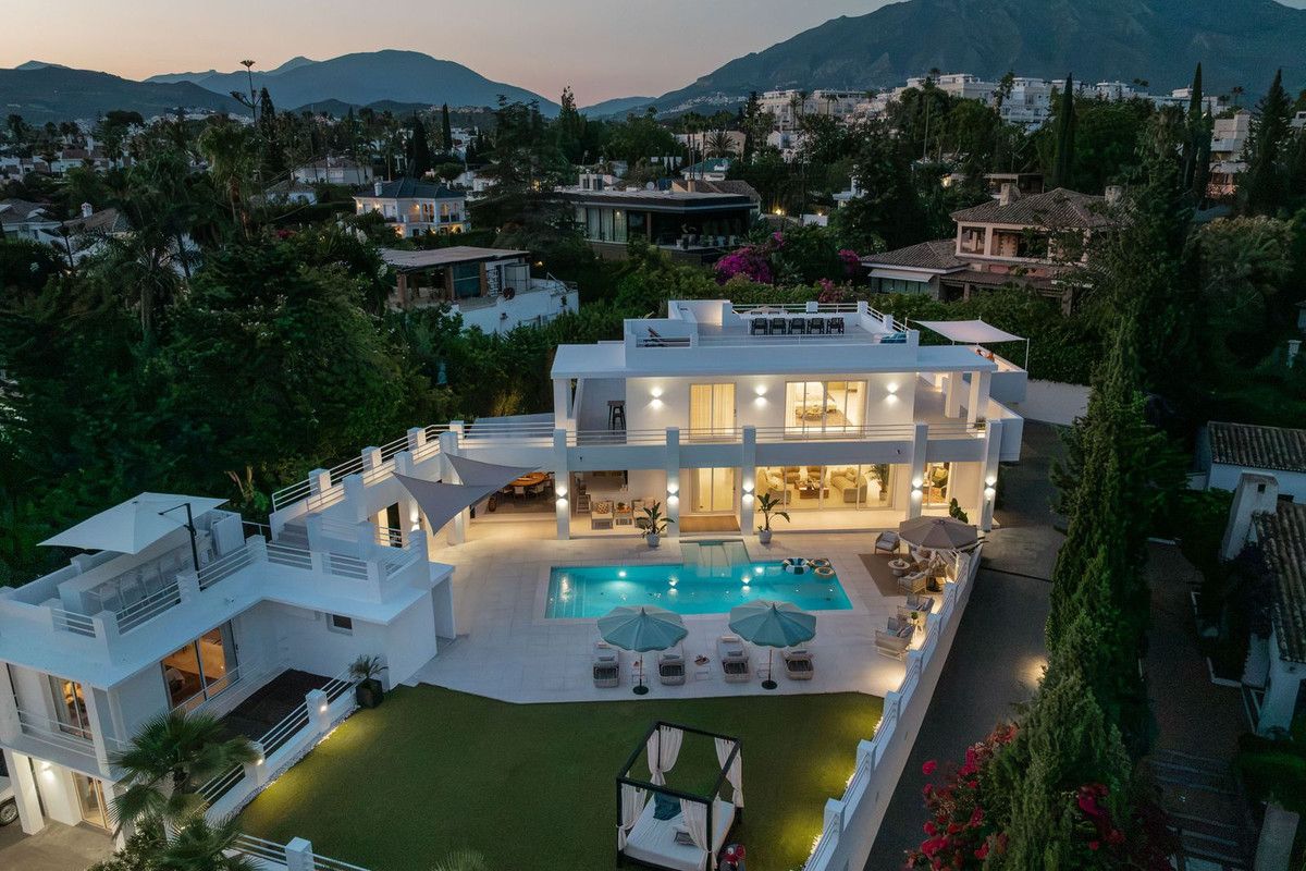 Vrijstaande villa in Nueva Andalucía, Nueva Andalucía, 1/12