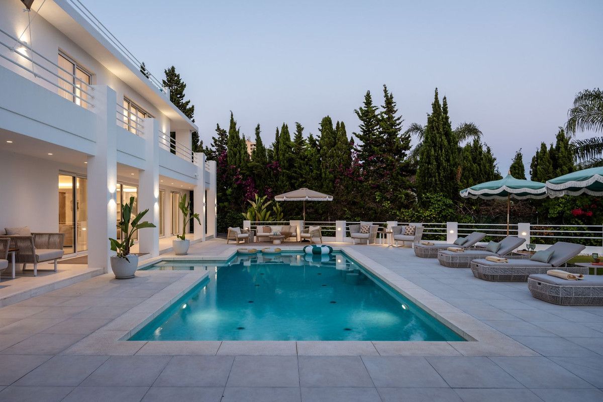 Vrijstaande villa in Nueva Andalucía, Nueva Andalucía, 3/12
