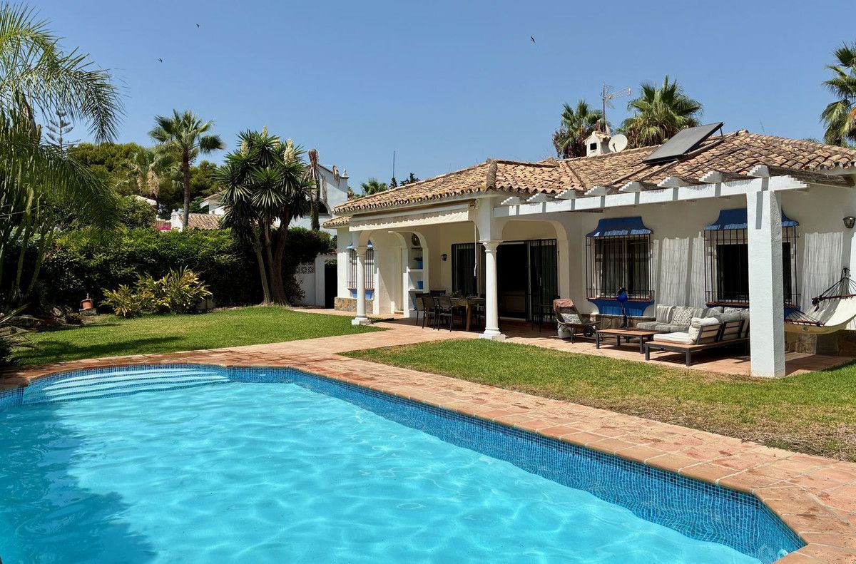 Detached Villa in Estepona, Estepona, 1/12