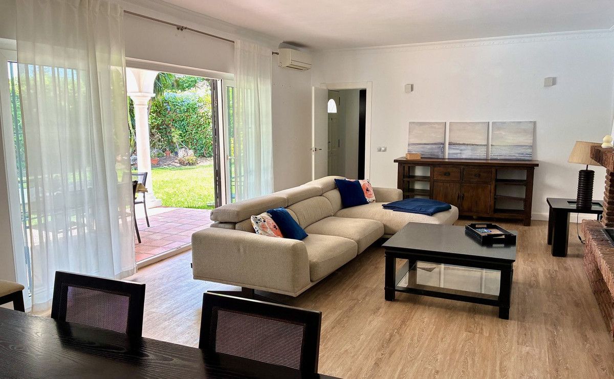 Detached Villa in Estepona, Estepona, 6/12