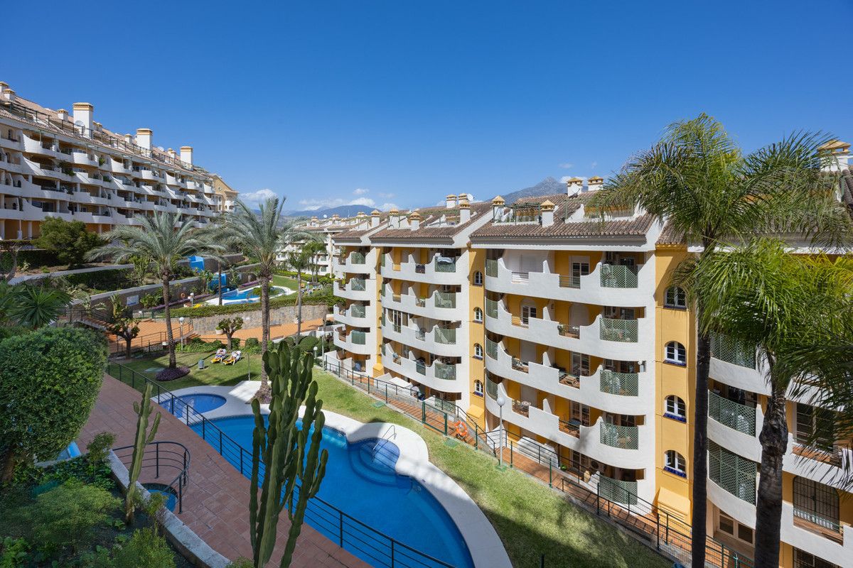 Mittelgeschoss-Apartment in Nueva Andalucía, Nueva Andalucía, 1/12