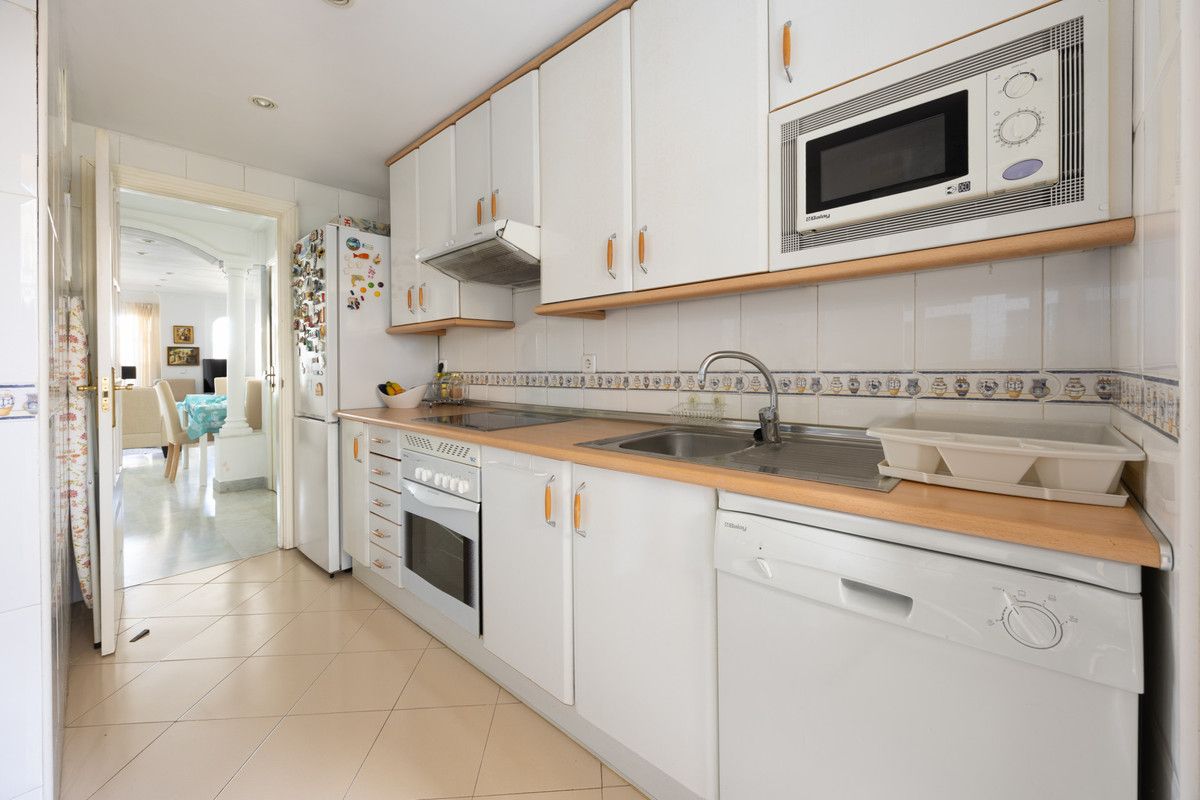 Mittelgeschoss-Apartment in Nueva Andalucía, Nueva Andalucía, 12/12