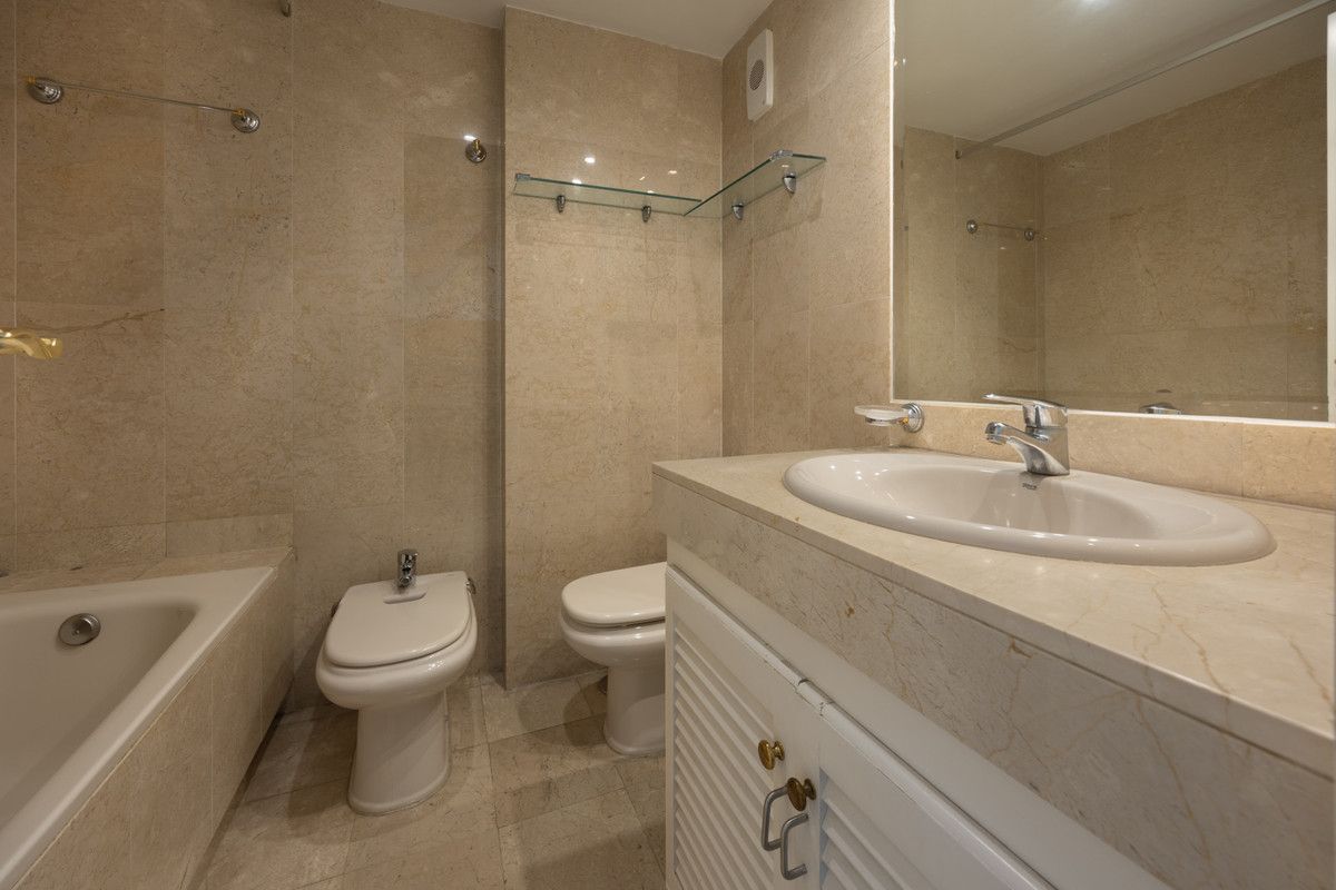 Mittelgeschoss-Apartment in Nueva Andalucía, Nueva Andalucía, 8/12