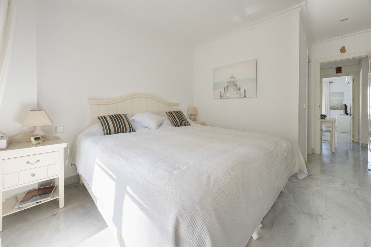 Mittelgeschoss-Apartment in Nueva Andalucía, Nueva Andalucía, 9/12