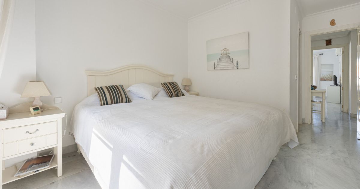 Mittelgeschoss-Apartment in Nueva Andalucía, Nueva Andalucía, 9/12