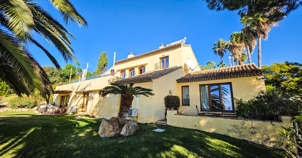 Villa in Estepona, Bahia Dorada, Estepona, 6/12