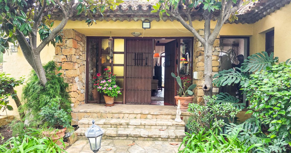 Villa in Estepona, Bahia Dorada, Estepona, 10/12